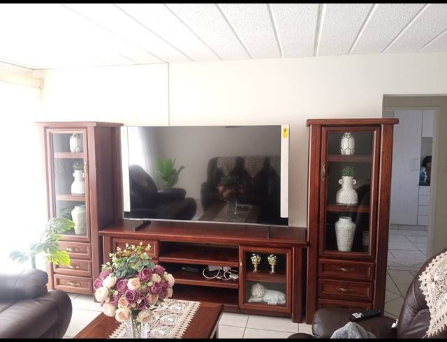 2 BEDROOM APARTMENT FOR SALE IN RAVENSWOOD